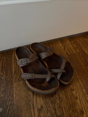 Women’s Brown Leather Double-Buckle Birkenstocks